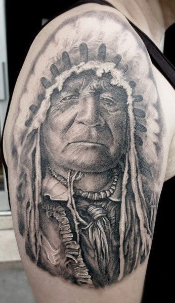 大臂黑灰色的印度马修詹姆斯肖像纹身图案