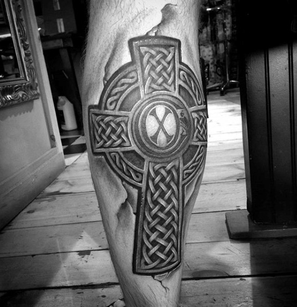 小腿凯尔特风格黑色十字架纹身图案