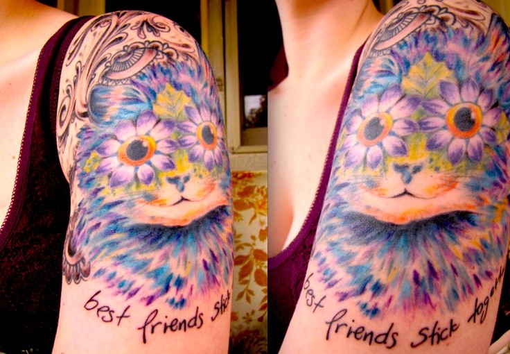 肩部可爱的插画风格猫咪和字母纹身图案
