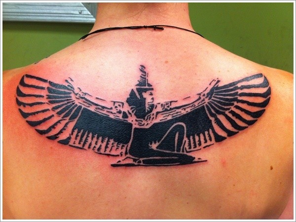 背部黑色埃及神伊西斯与翅膀纹身图案
