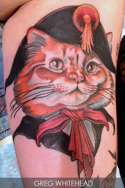 戴三角帽的猫纹身图案