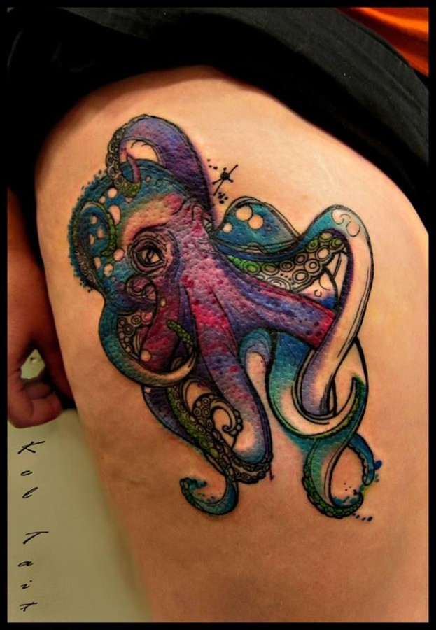 大腿卡通风格漂亮色彩的章鱼纹身图案