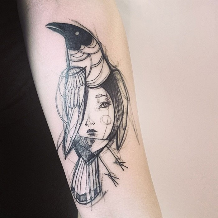 素描风格黑色线条女性与乌鸦纹身图案