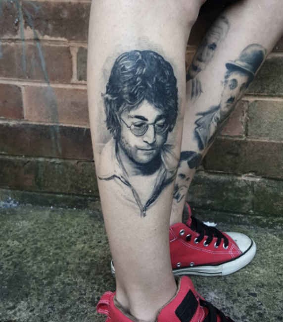 小腿黑色著名音乐家肖像纹身图案