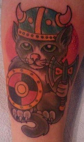 戴头盔的维京武士猫咪纹身图案
