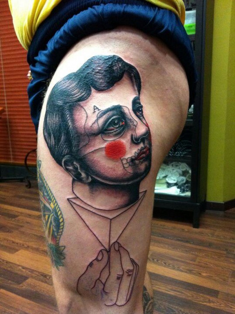 大腿滑稽小丑雕像纹身图案