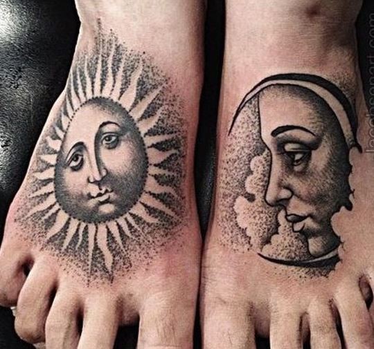 old school脚背黑灰色太阳与月亮纹身图案