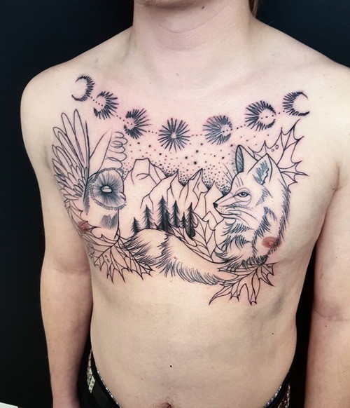 胸部线条狐狸猫头鹰山脉星星和树叶纹身图案