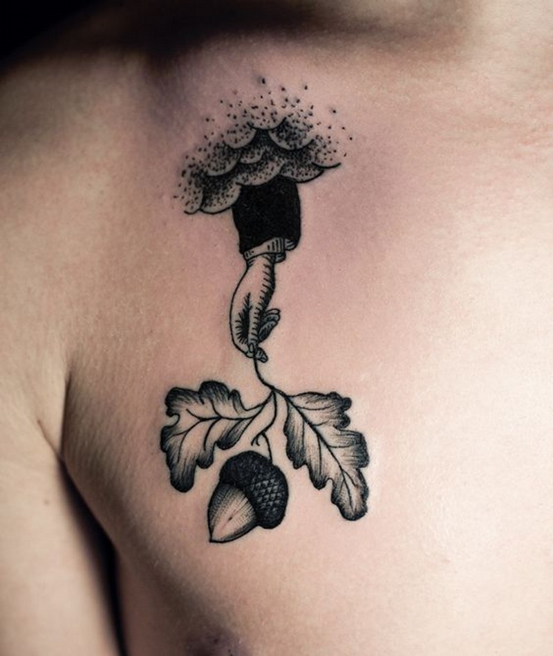 胸部手绘手与橡果植物纹身图案