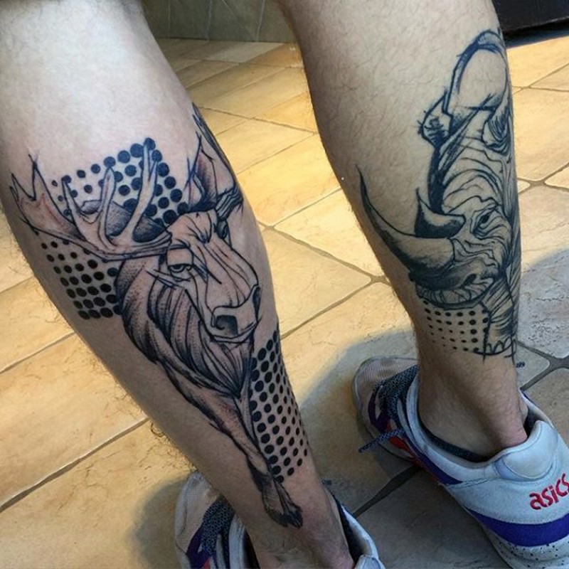 小腿现代风格的黑色麋鹿和犀牛纹身图案