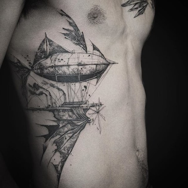 侧肋雕刻风格黑白幻想飞艇纹身图案