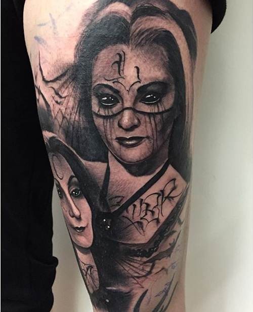 大腿恶魔般的黑色女人肖像蝙蝠纹身图案
