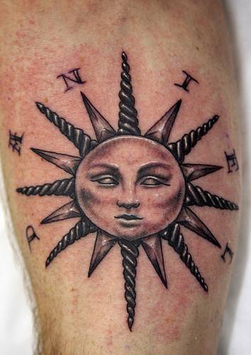 经典的太阳符号和字符纹身图案