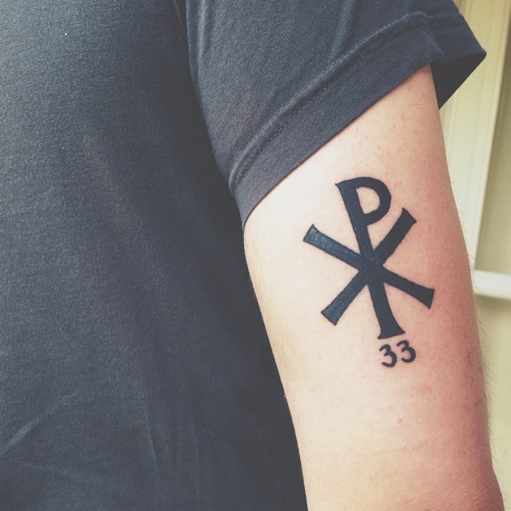 大臂黑色宗教基督特殊字母符号纹身图案