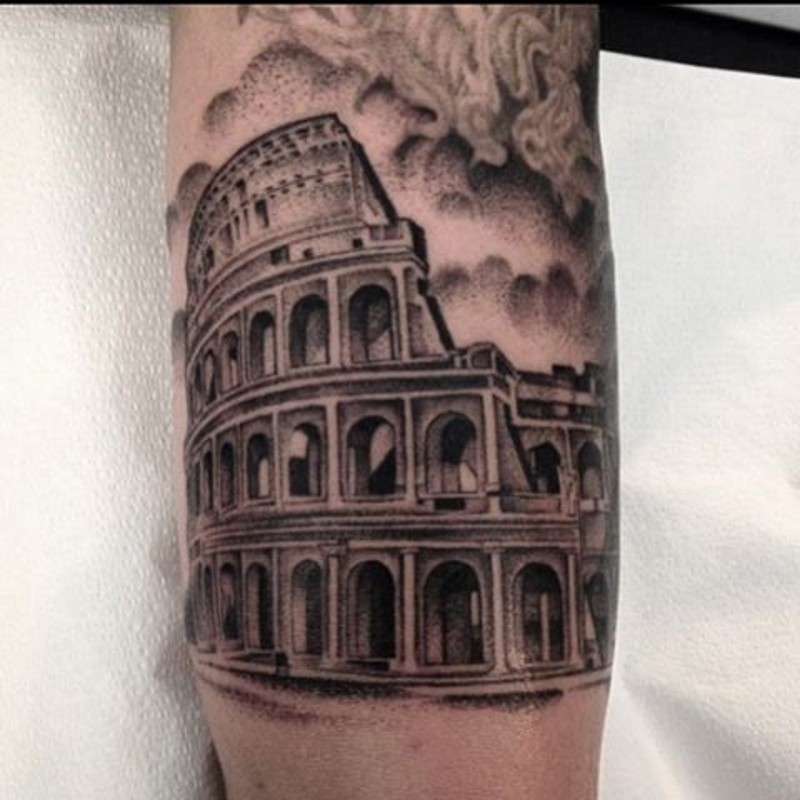小臂黑色点刺古罗马竞技场纹身图案