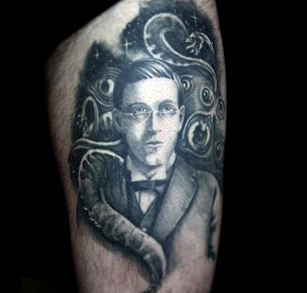 大腿黑白神秘男子肖像和章鱼纹身图案