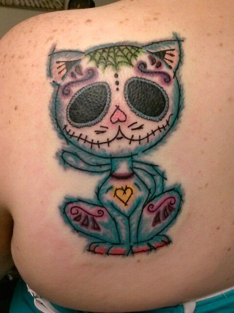 背部彩色墨西哥风格猫纹身图案