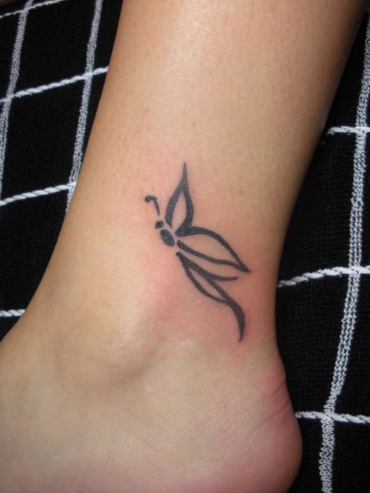 脚踝可爱的蝴蝶简单纹身图案