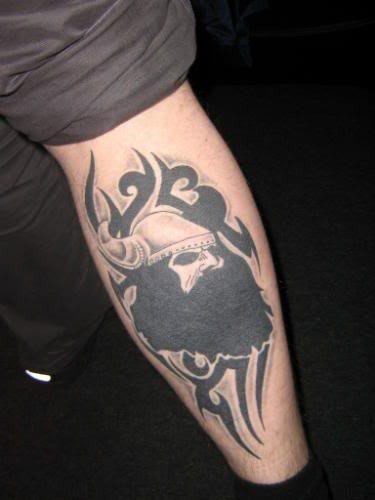 小腿黑色部落维京战士纹身图案