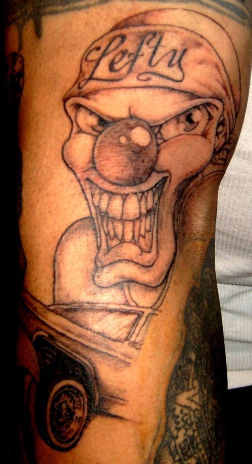 愤怒的小丑和汽车纹身图案