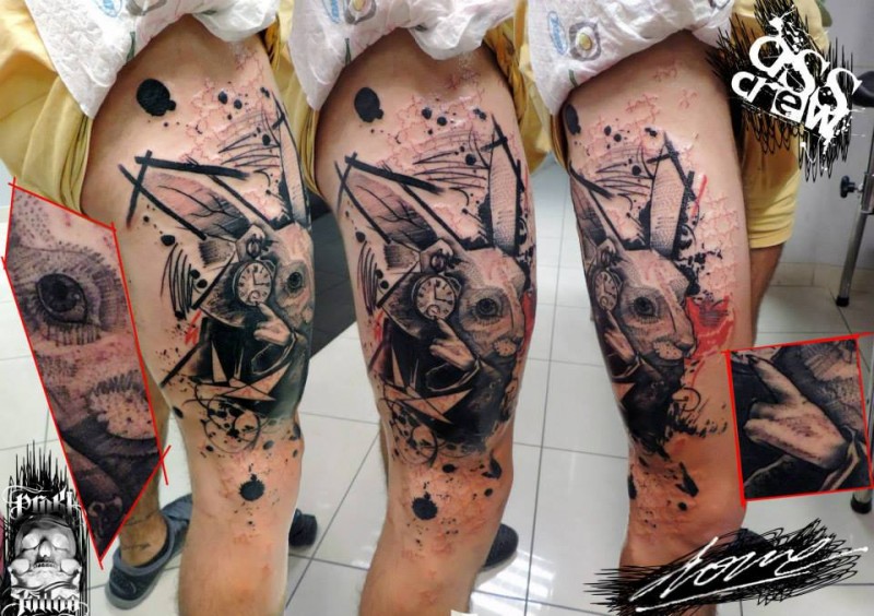大腿黑色兔子与时钟纹身图案