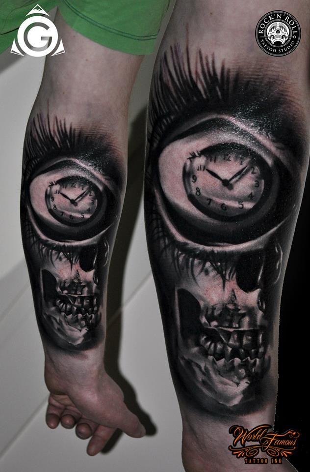 小臂神秘的黑色眼睛时钟和骷髅纹身图案