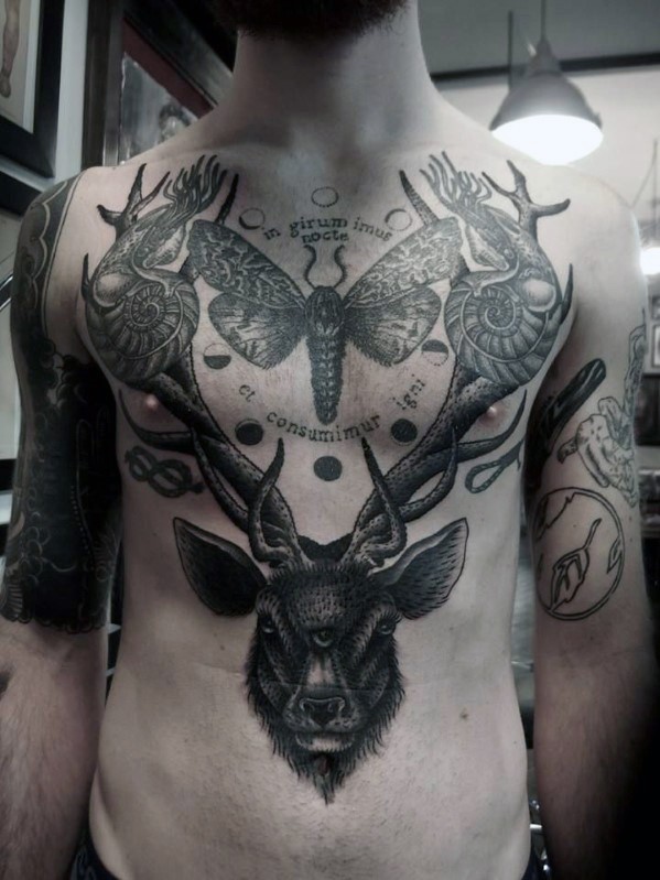 胸部黑白各种动物纹身图案