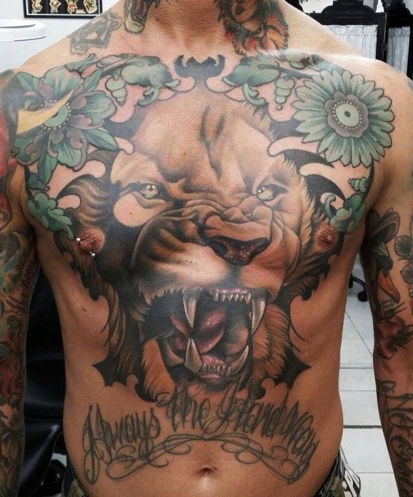 胸部巨大的咆哮的狮子纹身图案