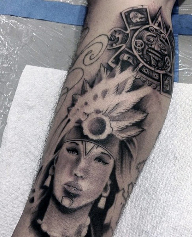 小腿印度女子肖像与部落片结合纹身图案