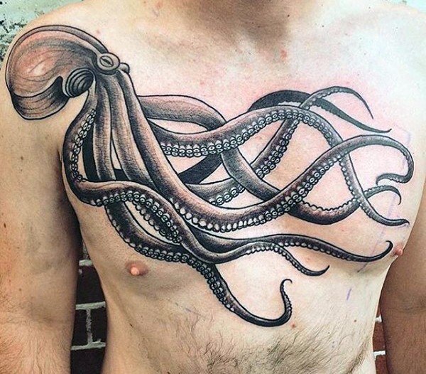 胸部巨大的章鱼纹身图案