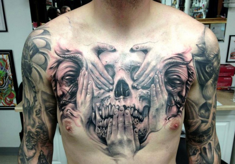 男子胸部手和骷髅创意理念纹身图案