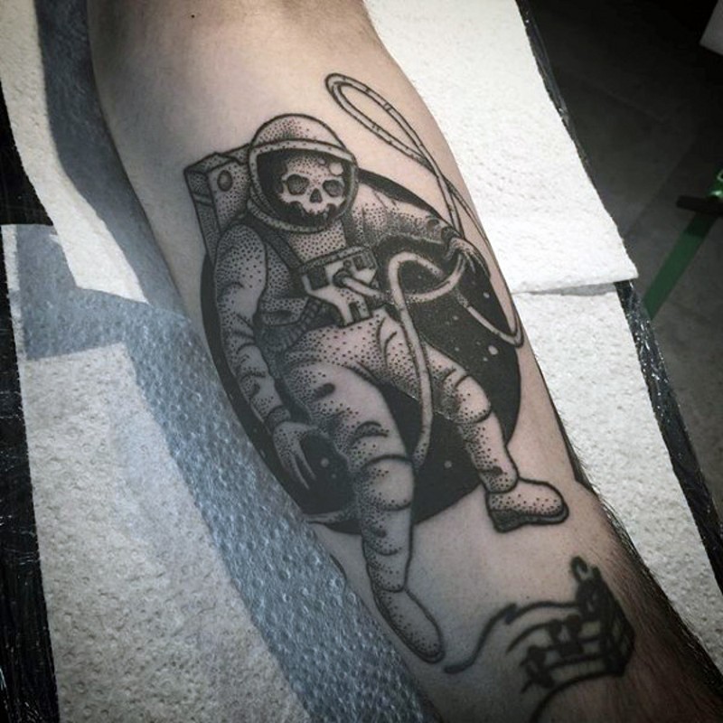 黑色点刺死亡骷髅宇航员纹身图案