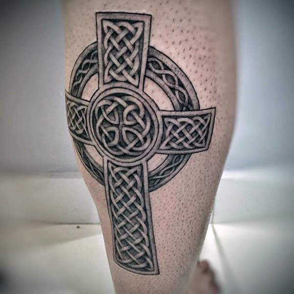 凯尔特十字架小腿纹身图案