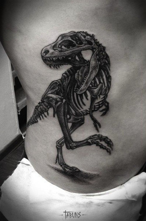 侧肋黑色点刺恐龙骨架纹身图案