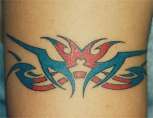 蓝色和红色部落标志纹身图案