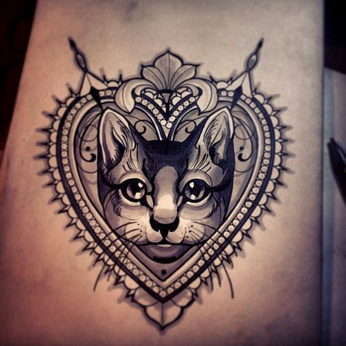 黑灰猫咪和心形纹身图案