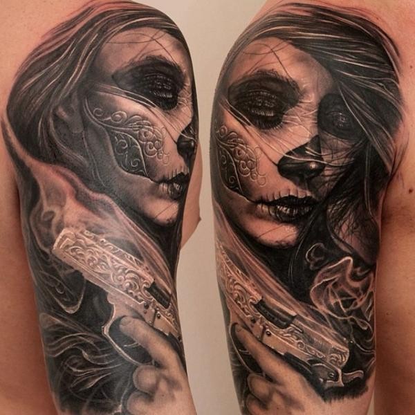 大臂墨西哥传统风格黑色女子手枪纹身图案
