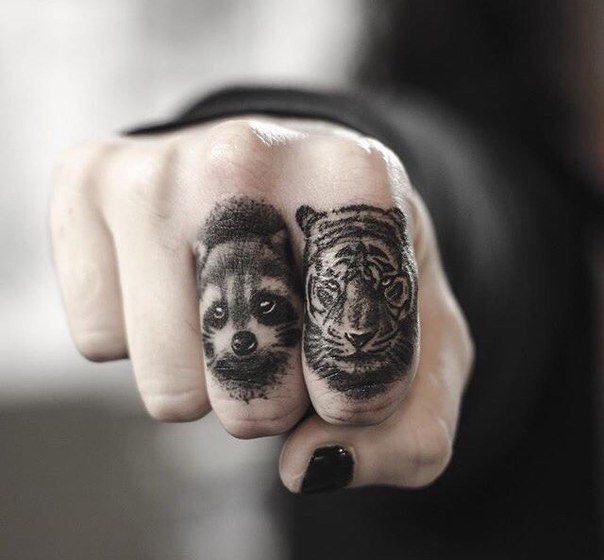 手指雕刻风格黑色老虎和浣熊纹身图案