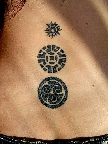 黑色部落太阳符号纹身图案