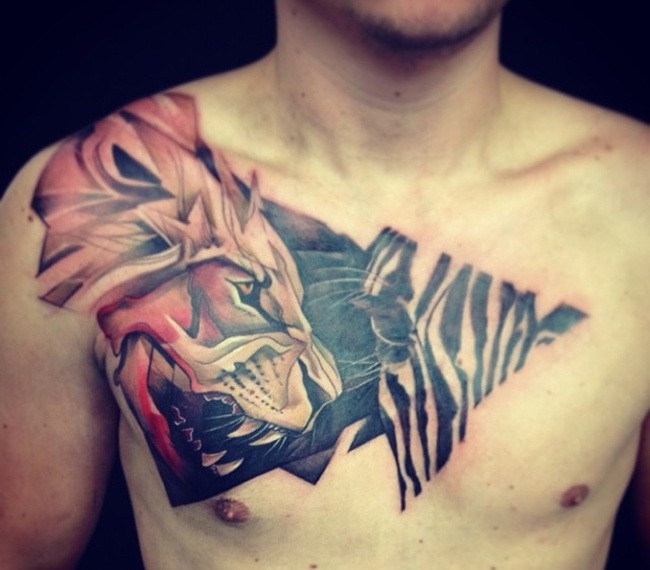 胸部彩色狮子和斑马纹身图案