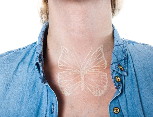 颈部白色蝴蝶隐形纹身图案