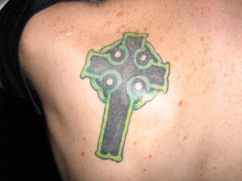 绿色的基督教十字架纹身图案