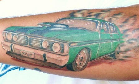 绿色的汽车纹身图案