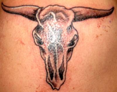 公牛骷髅个性纹身图案