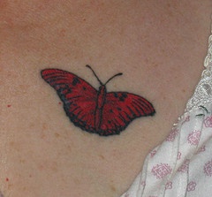 红色小蝴蝶纹身图案