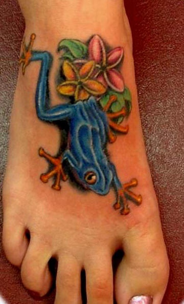 脚背蓝色青蛙带着一束花纹身图案