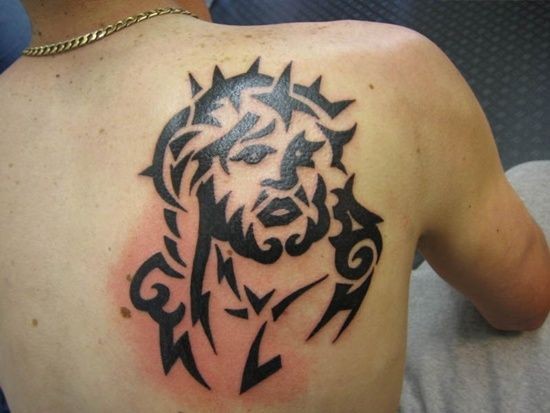 背部黑色简约耶稣纹身图案