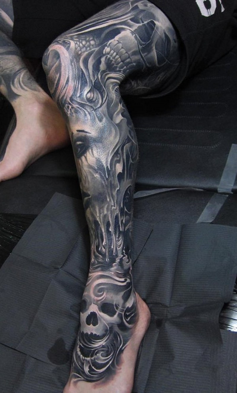 恐怖风格黑色幻想怪物骷髅腿部纹身图案