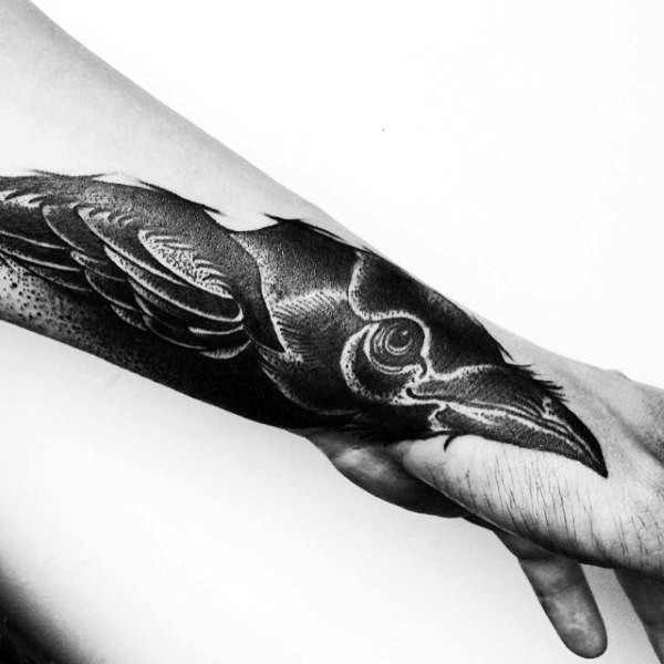 华丽的黑灰乌鸦手腕纹身图案