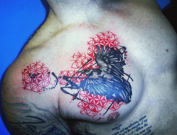 现代风格彩色乌鸦胸部纹身图案